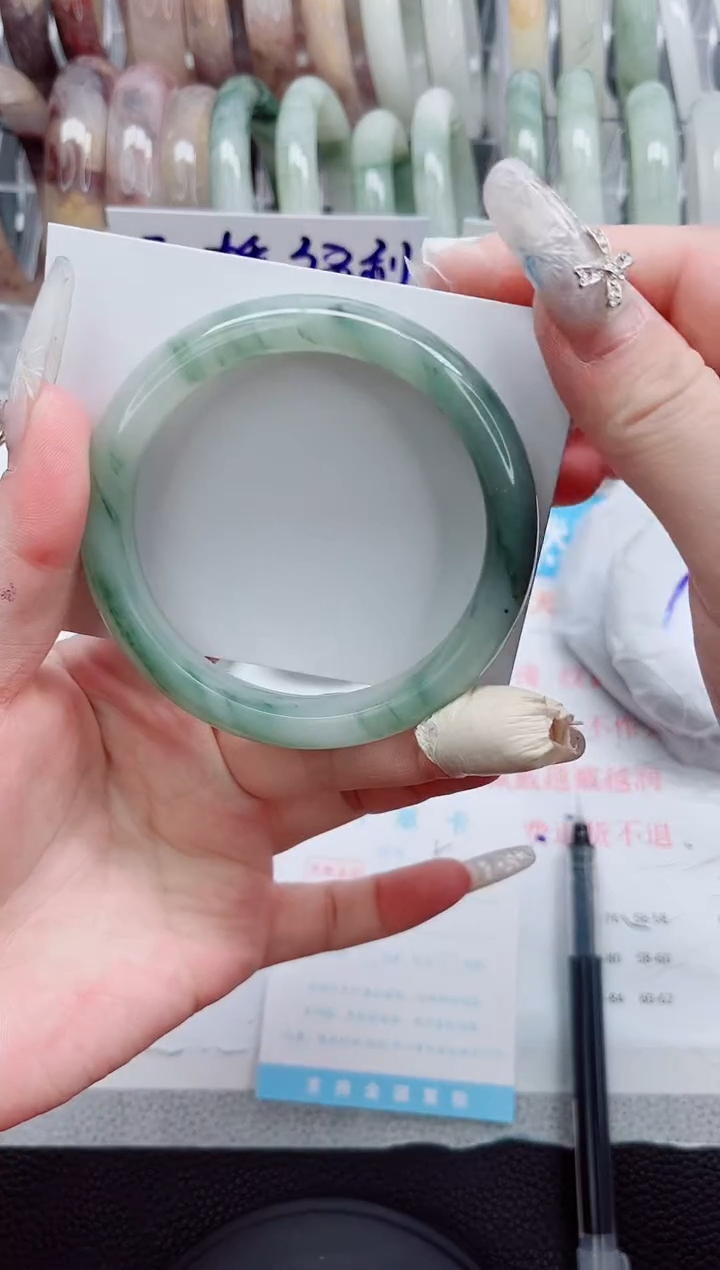 【闪购商品】石英质玉手镯未镶嵌A5-59.2