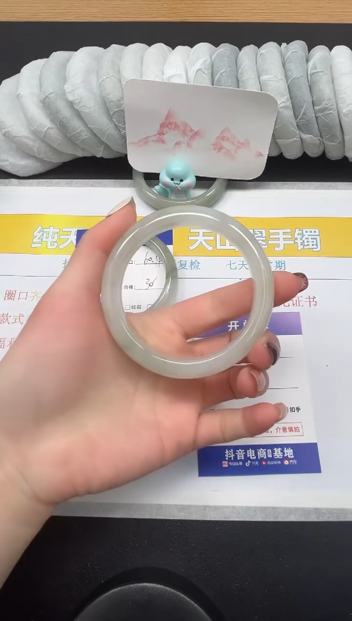 【闪购商品】石英质玉手镯未镶嵌10-60.4