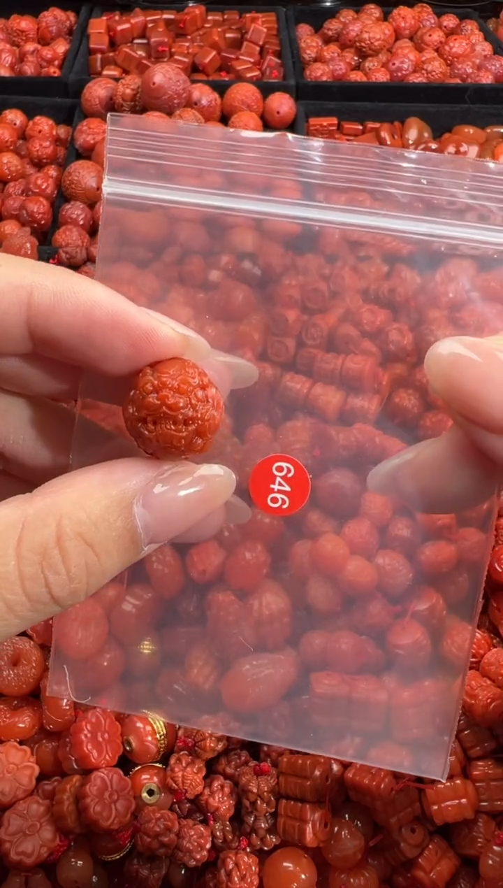 南红玛瑙未镶嵌颈饰1