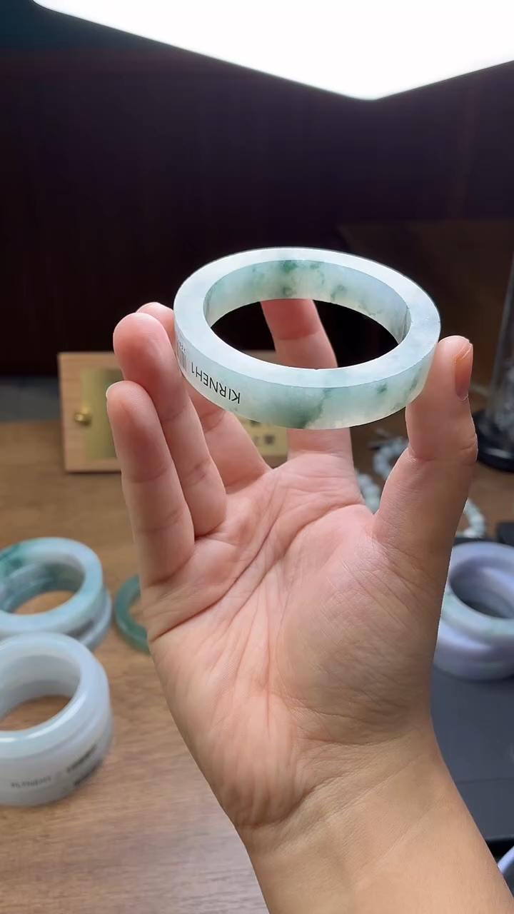 未镶嵌手镯定制翡翠北****险定制