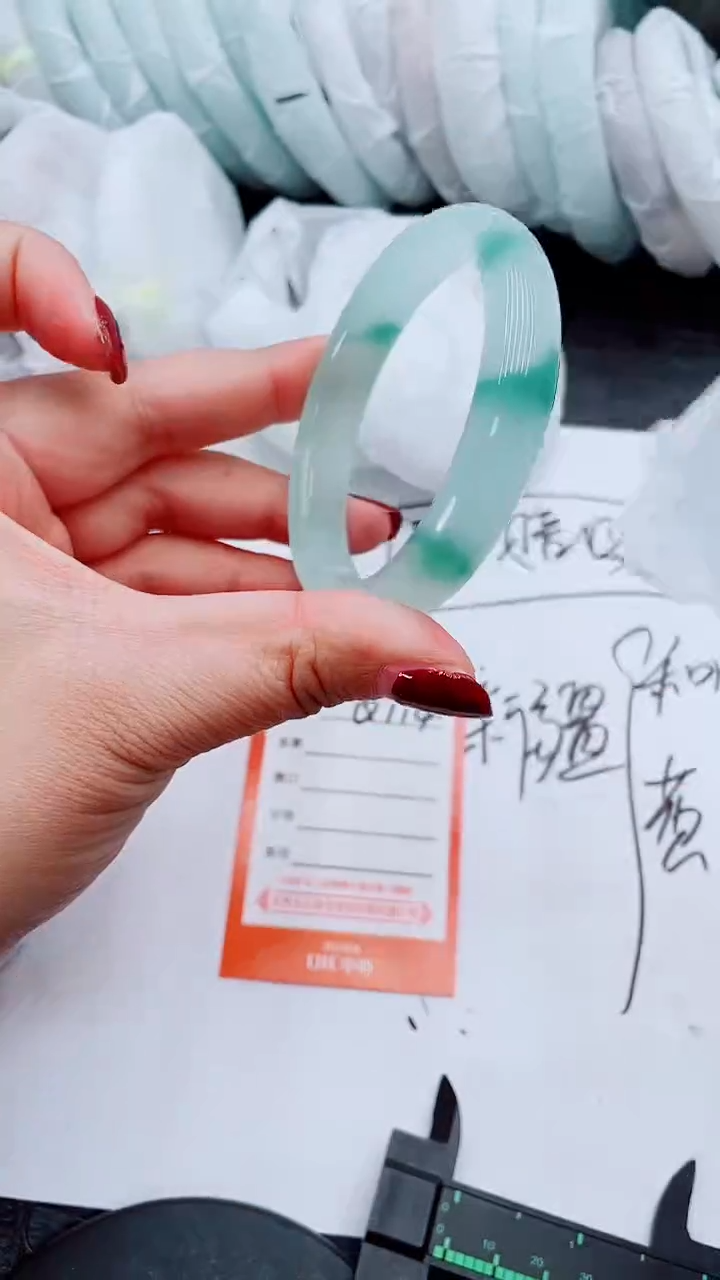 【闪购商品】石英质玉手镯未镶嵌Q114-57-58