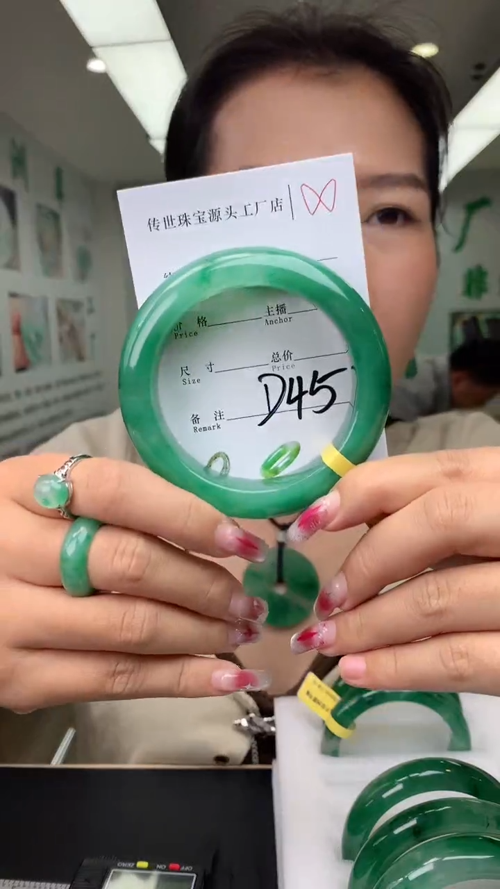 【闪购商品】石英质玉手镯未镶嵌59