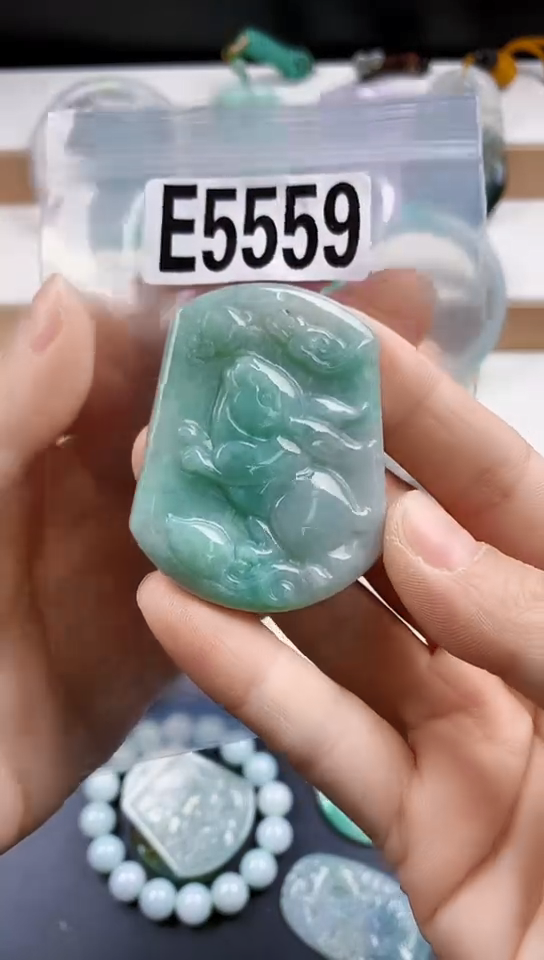 颈饰未镶嵌翡翠天然翡翠吊坠挂件