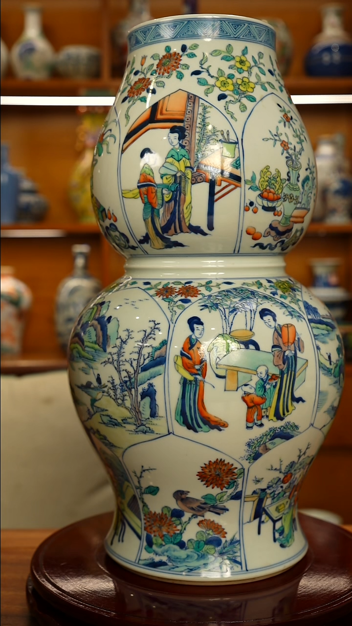 其他瓷海**宝斗彩仕女图葫芦瓶一只