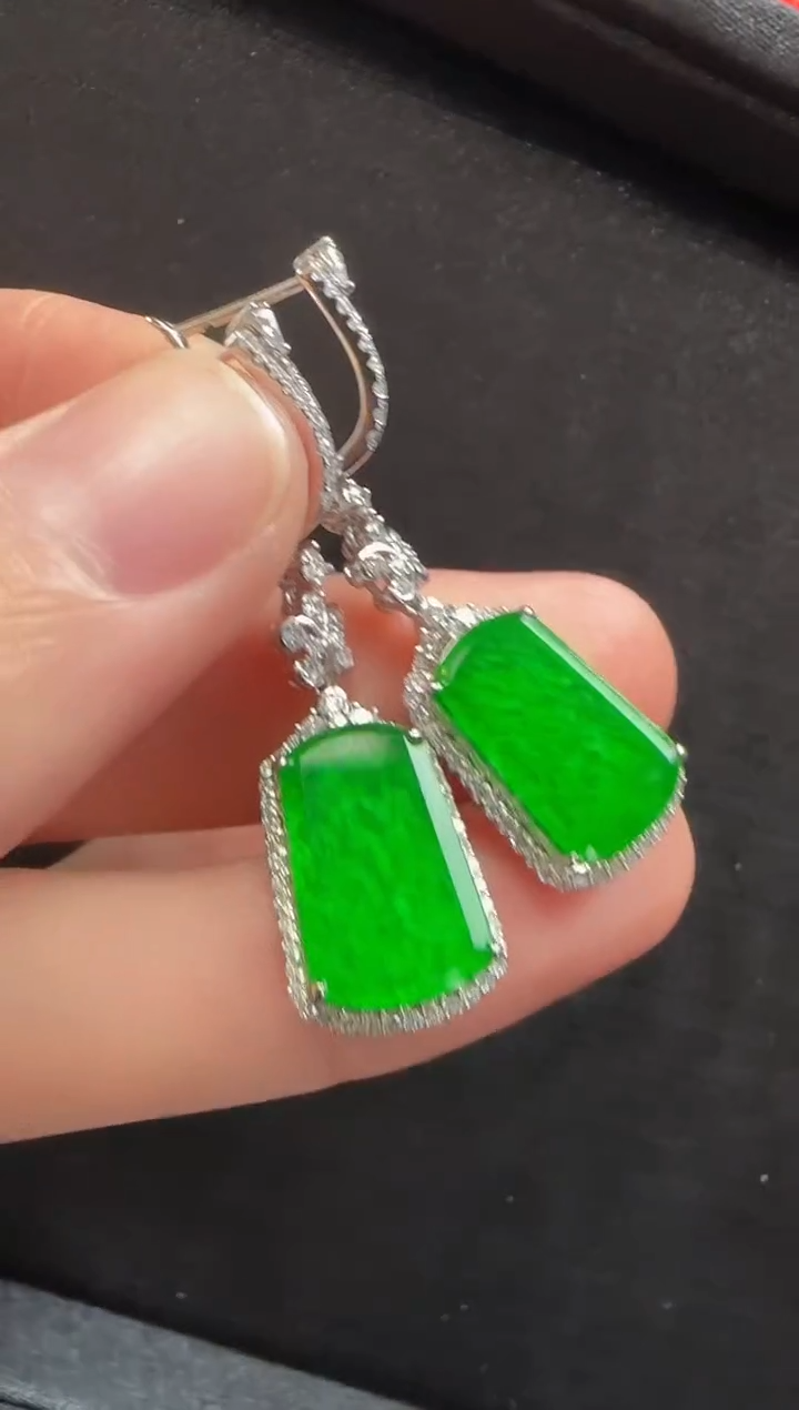 【闪购商品】翡翠耳环18K金镶嵌349无事牌一对