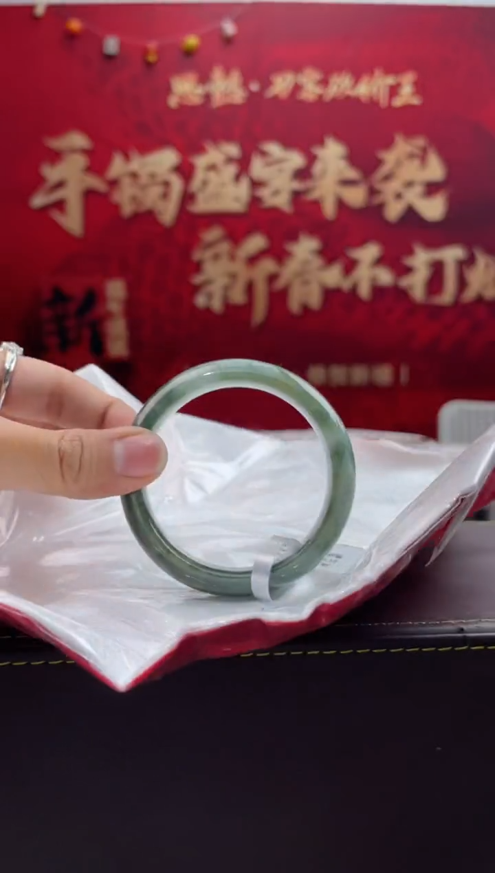 【闪购商品】翡翠手镯未镶嵌10翡翠手镯（微瑕）