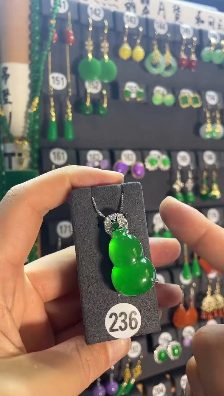 【闪购商品】翡翠颈饰银S925镶嵌236....