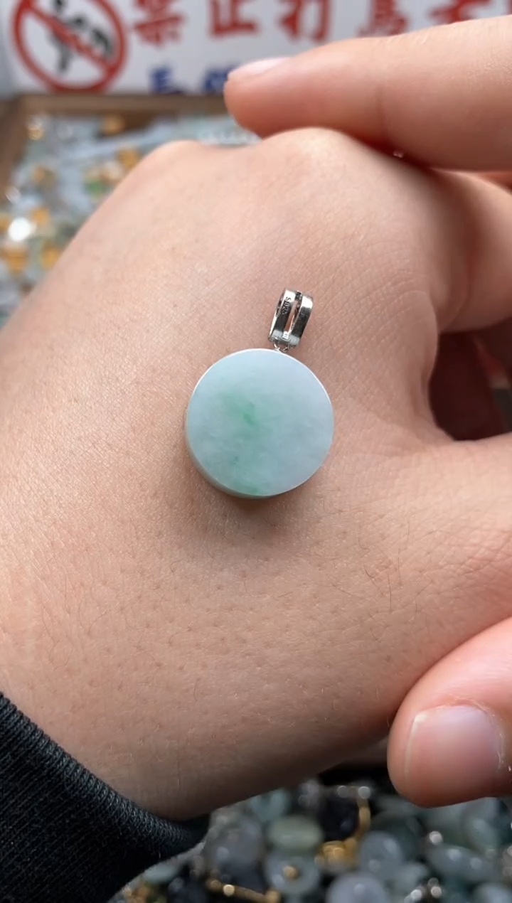 【闪购商品】翡翠颈饰未镶嵌哥哥