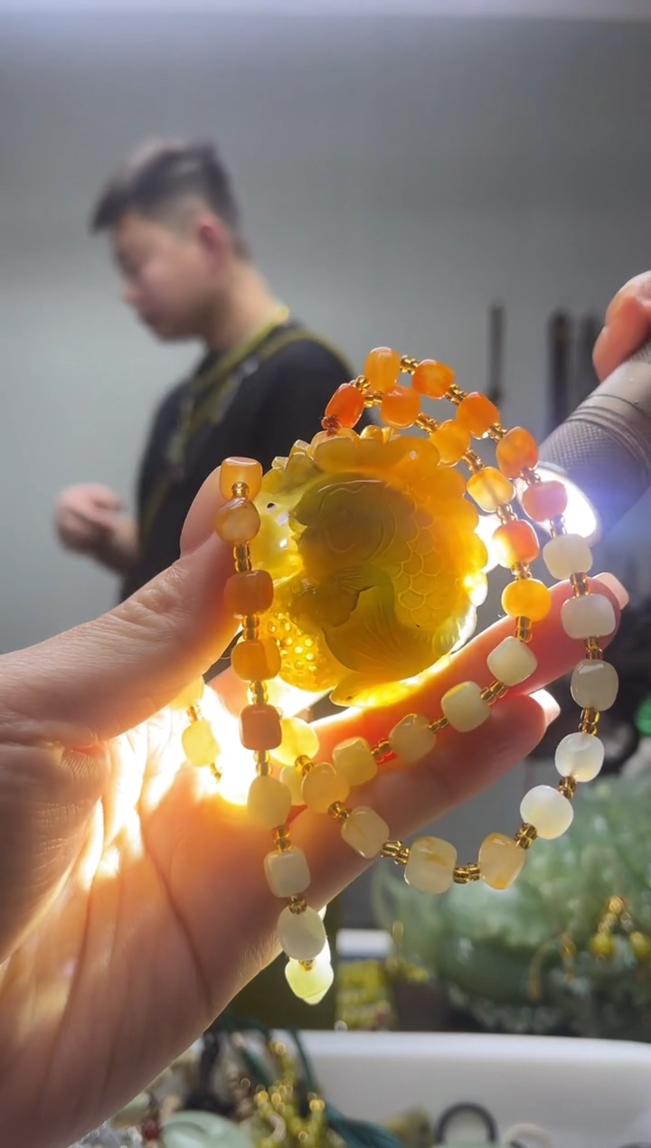 未镶嵌岫玉颈饰·