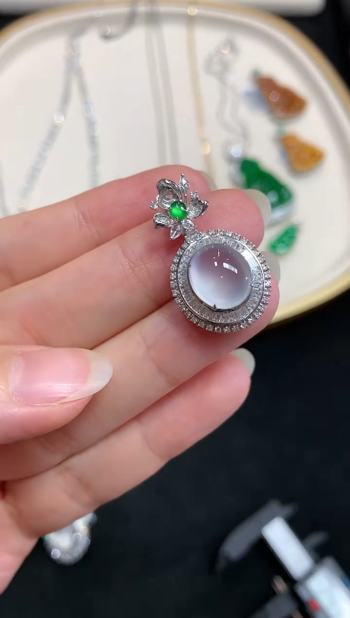 【闪购商品】翡翠吊坠(不含链)18K金镶嵌W530|9800