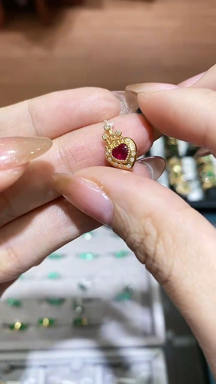 【闪购商品】红宝石颈饰18K金镶嵌吊坠