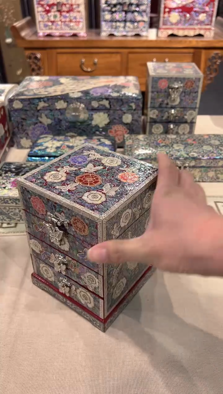 【闪购商品】红底白边·弘贝雅螺钿漆器文化馆