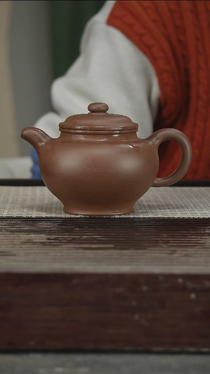 茶壶紫砂高工制，带证400CC62号