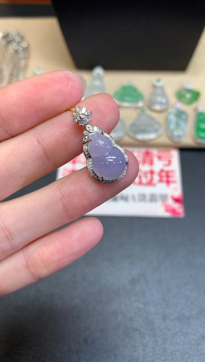 【闪购商品】翡翠颈饰18K金镶嵌葫芦【无服务费】