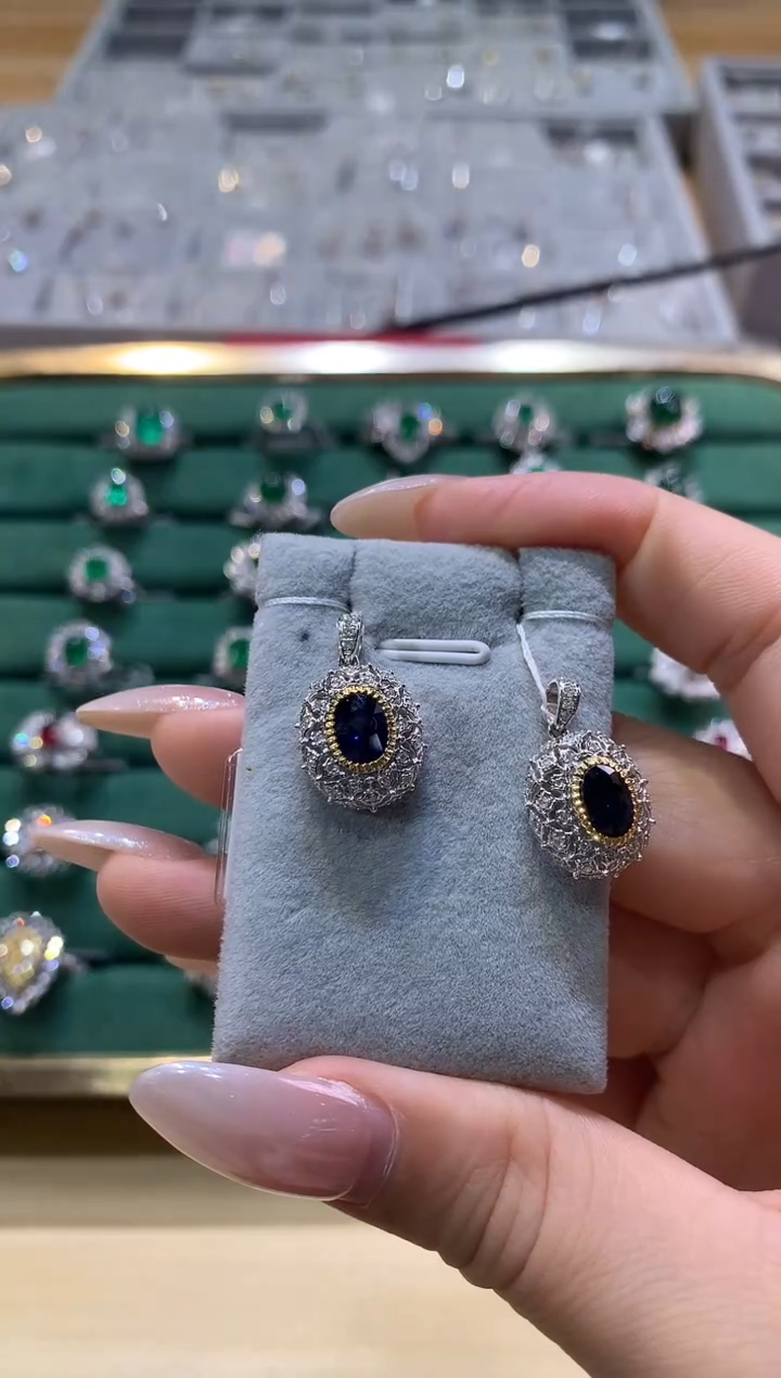 吊坠蓝宝石18K金镶嵌吊坠多样性发一