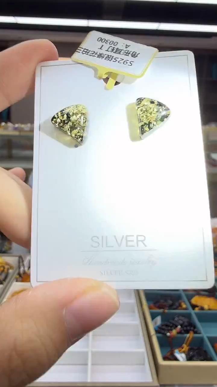 琥珀未镶嵌耳饰218秒拍号 假一罚三 