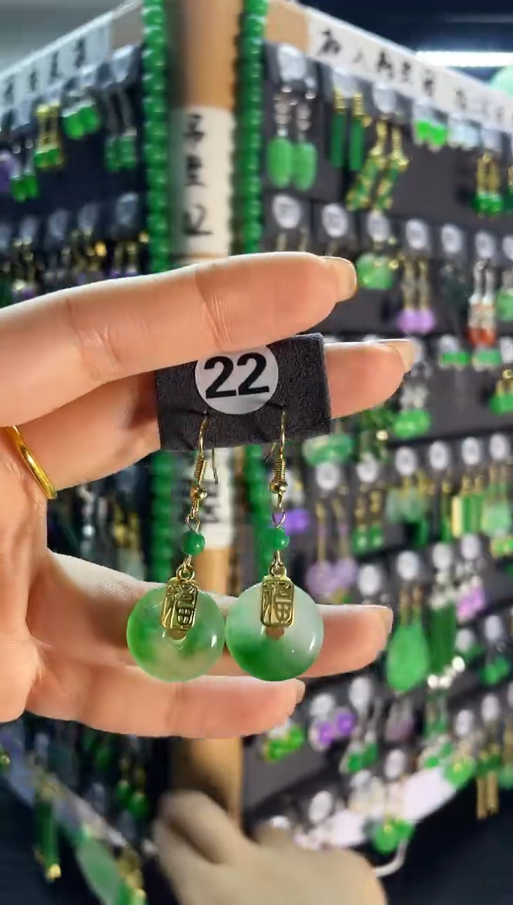 【闪购商品】翡翠耳饰银S925镶嵌22...