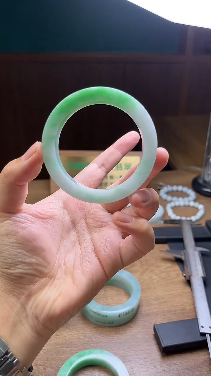 未镶嵌手镯定制翡翠越****）定制