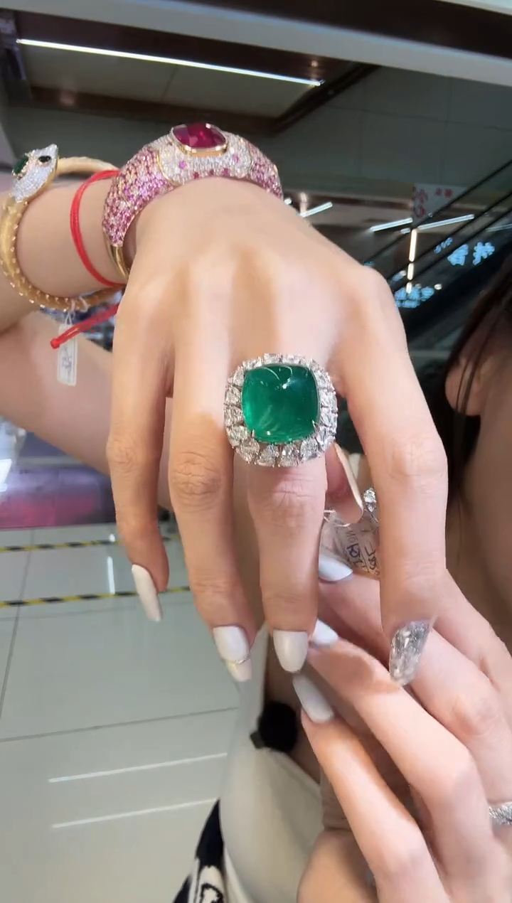 18K金镶嵌戒指祖母绿25.42ct