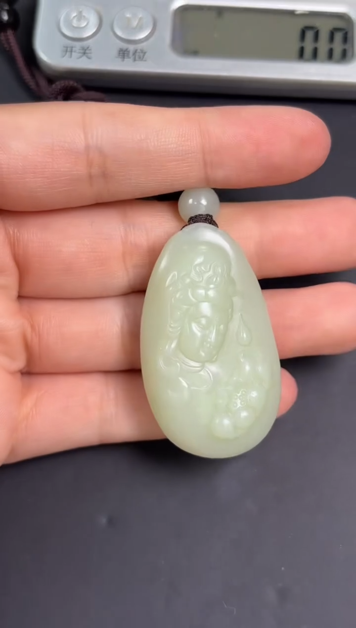 【闪购商品】和田玉吊坠(赠链)未镶嵌且末微色差迪克兰吊坠