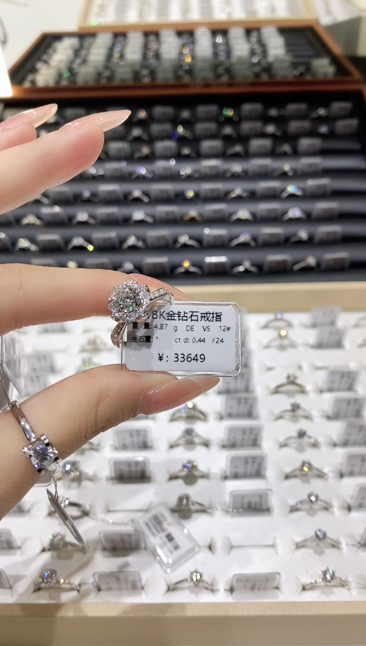 【闪购商品】钻石戒指/指环18K金镶嵌30666