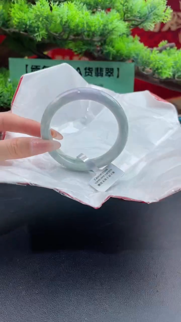 【闪购商品】翡翠手镯未镶嵌8翡翠手镯（微瑕）