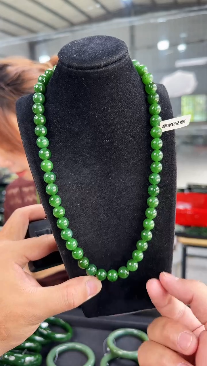 和田玉未镶嵌项链菠菜绿卡10左右