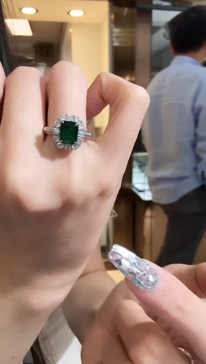 铂Pt950镶嵌戒指祖母绿1.98ct