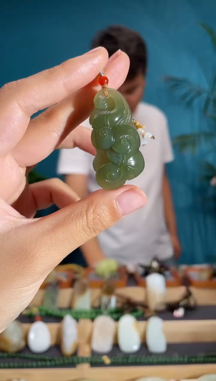 和田玉未镶嵌颈饰1