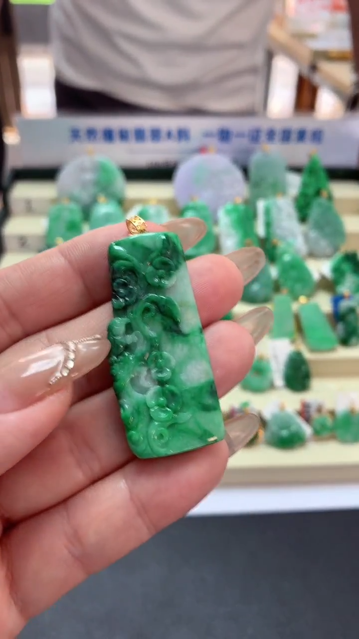 【闪购商品】翡翠吊坠(不含链)18K金镶嵌挂件