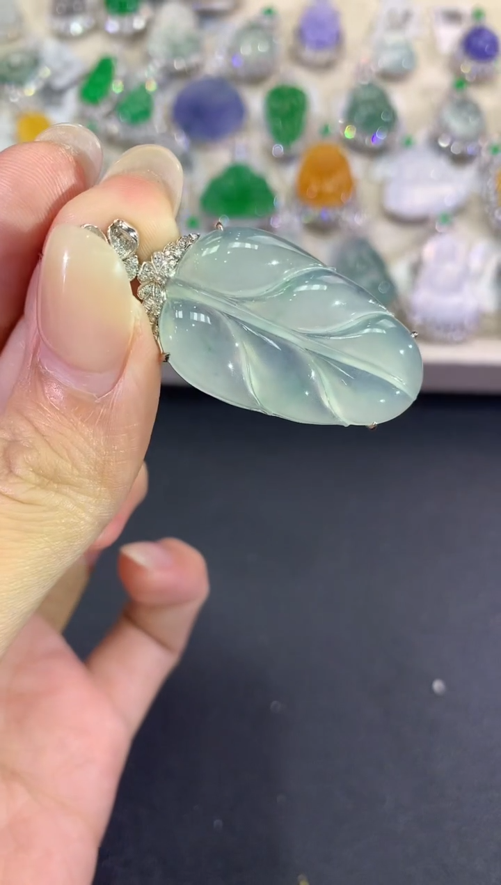 【闪购商品】翡翠吊坠(不含链)18K金镶嵌q9       