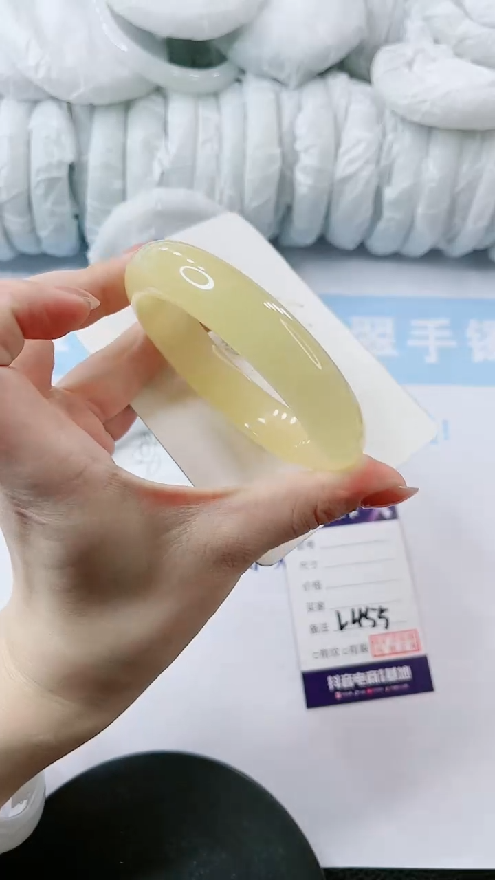 【闪购商品】石英质玉手镯未镶嵌多样性发货L455