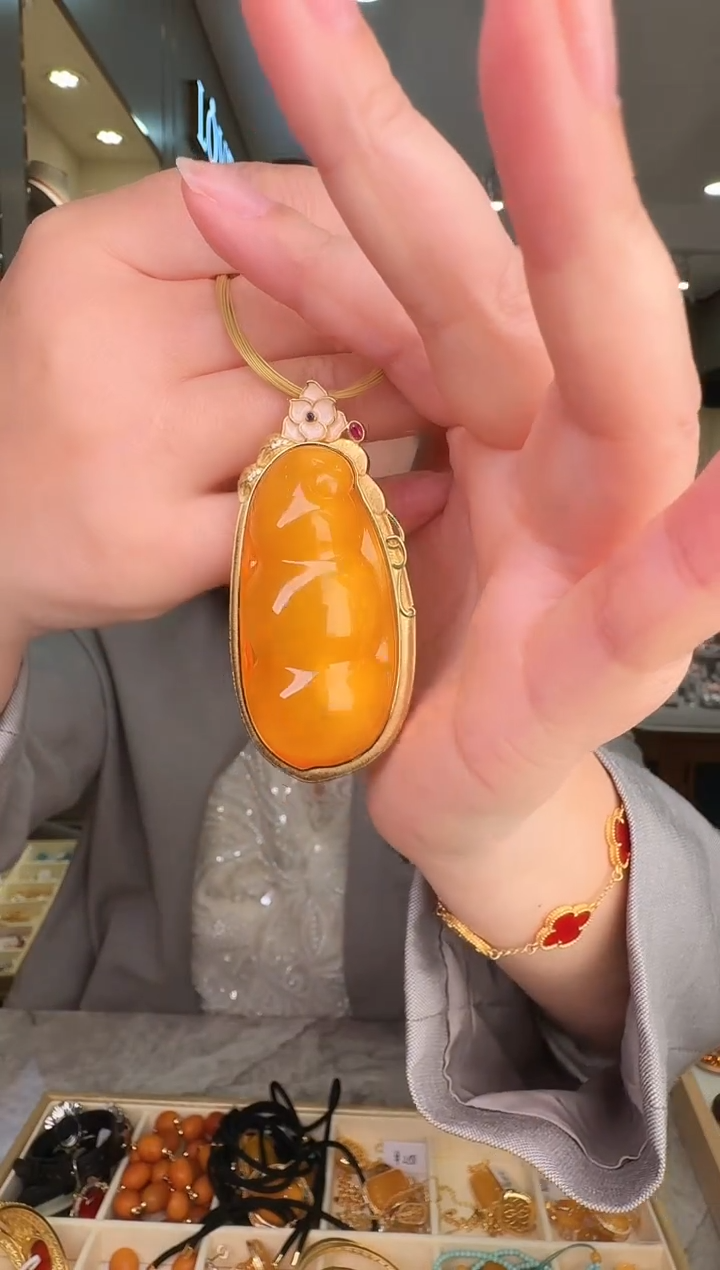 蜜蜡吊坠(赠链)银S925镶嵌020  整体尺寸73.6mm*35mm