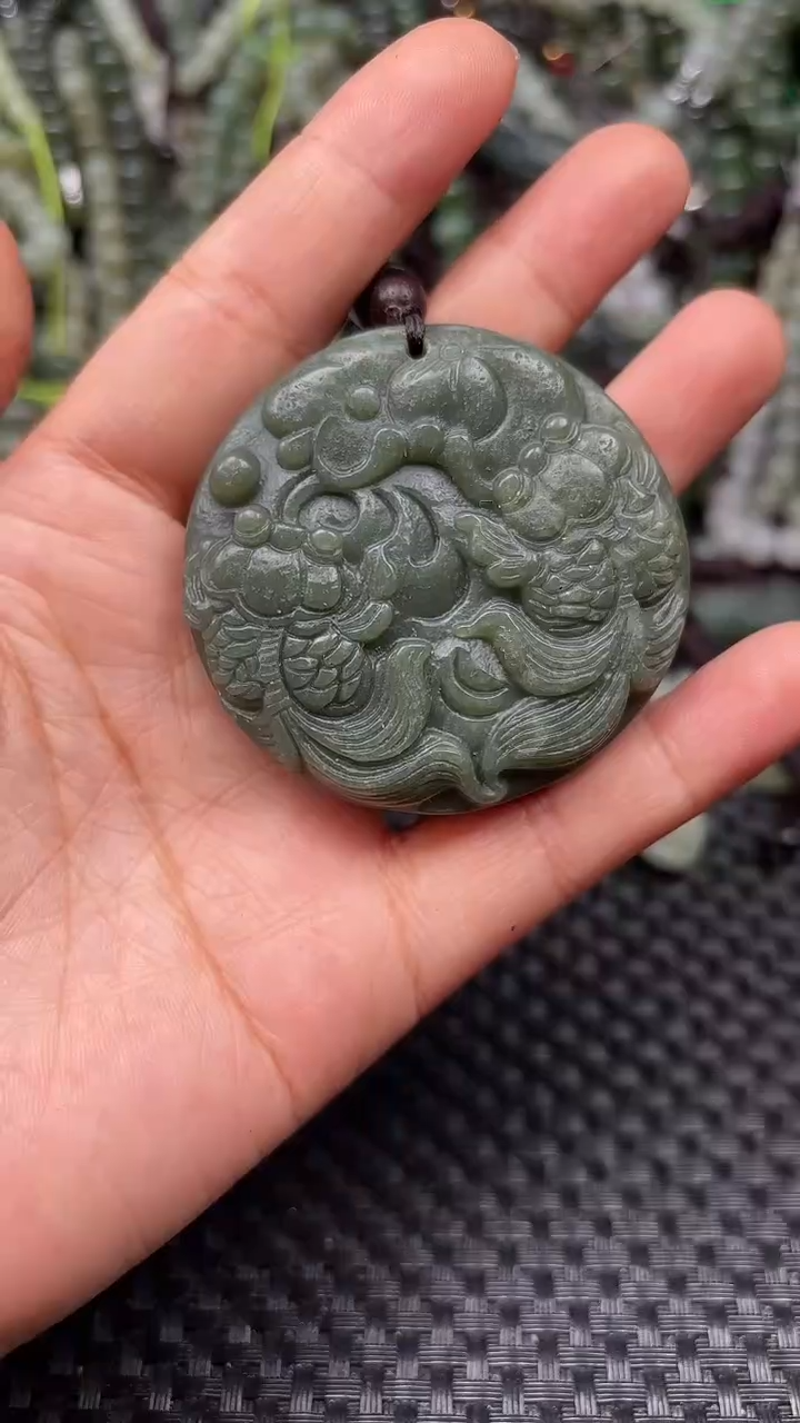 和田玉未镶嵌颈饰1