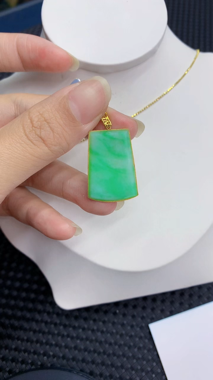 【闪购商品】翡翠颈饰18K金镶嵌            8