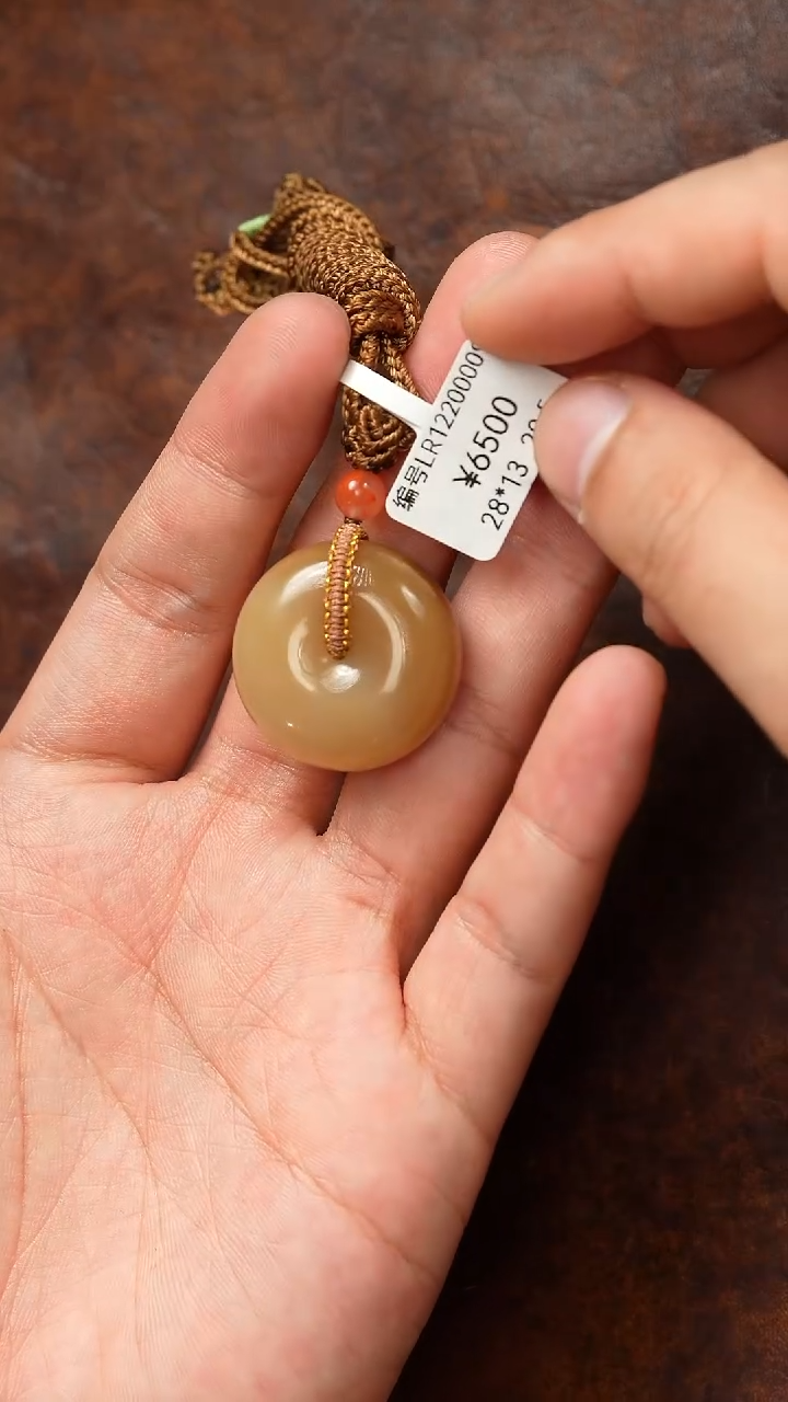 颈饰未镶嵌和田玉吊坠 LR 