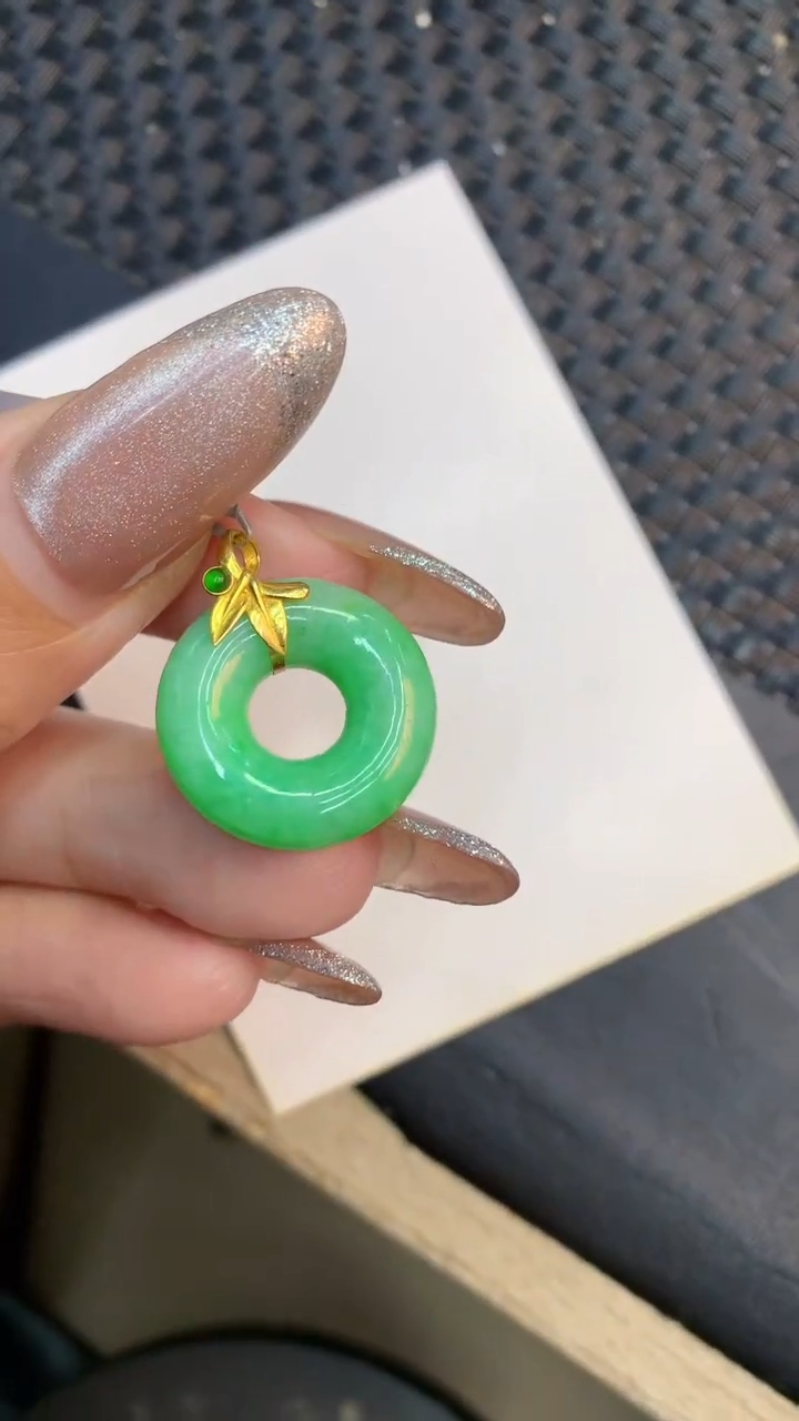 颈饰18K金镶嵌翡翠1