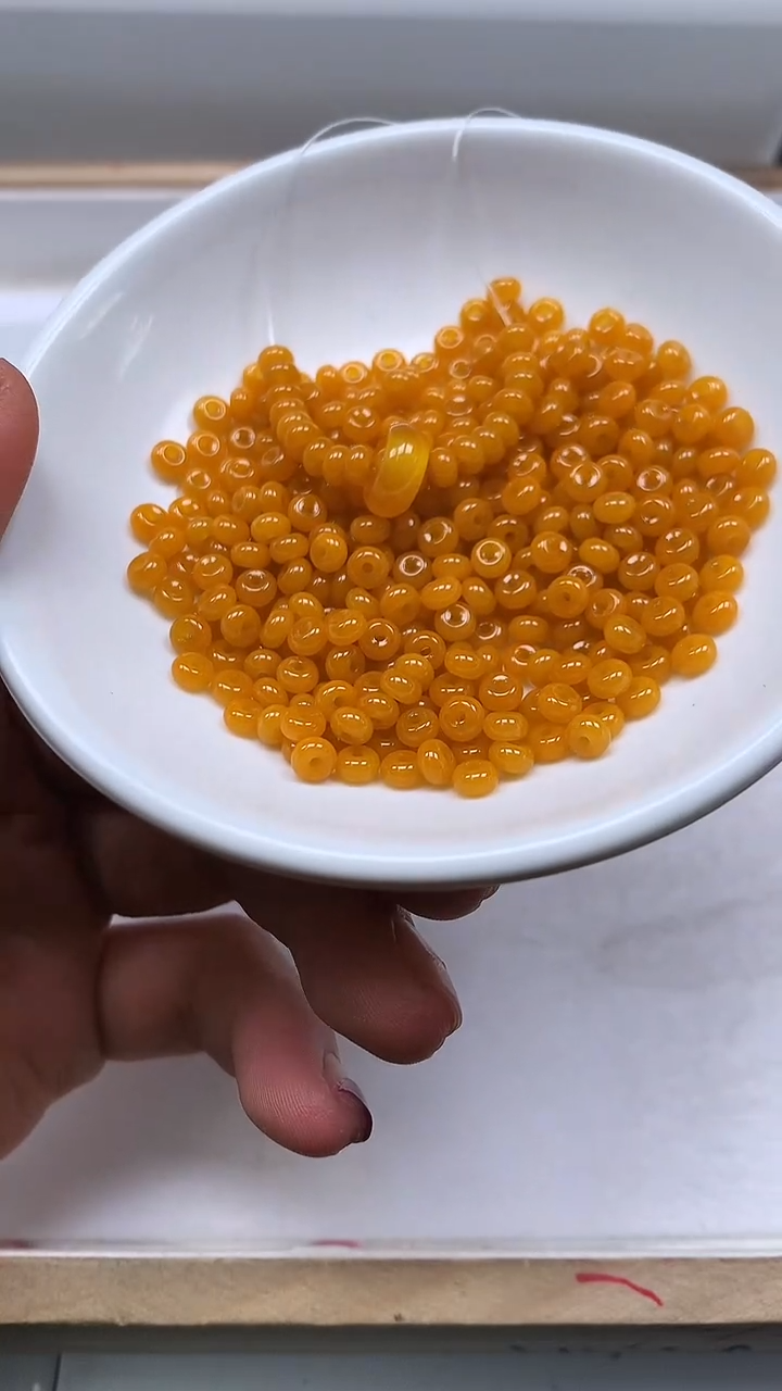 未镶嵌散珠玛瑙/玉髓E53 鸡油黄算盘2*4mm100个8.8元