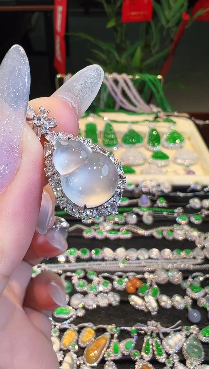 【闪购商品】翡翠吊坠(不含链)18K金镶嵌翡翠