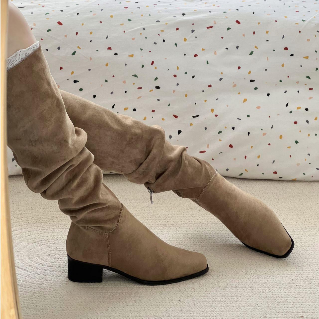 隐藏小腿肚长筒靴美拉德绒面卡其色方头褶皱粗跟显瘦不过膝堆堆靴