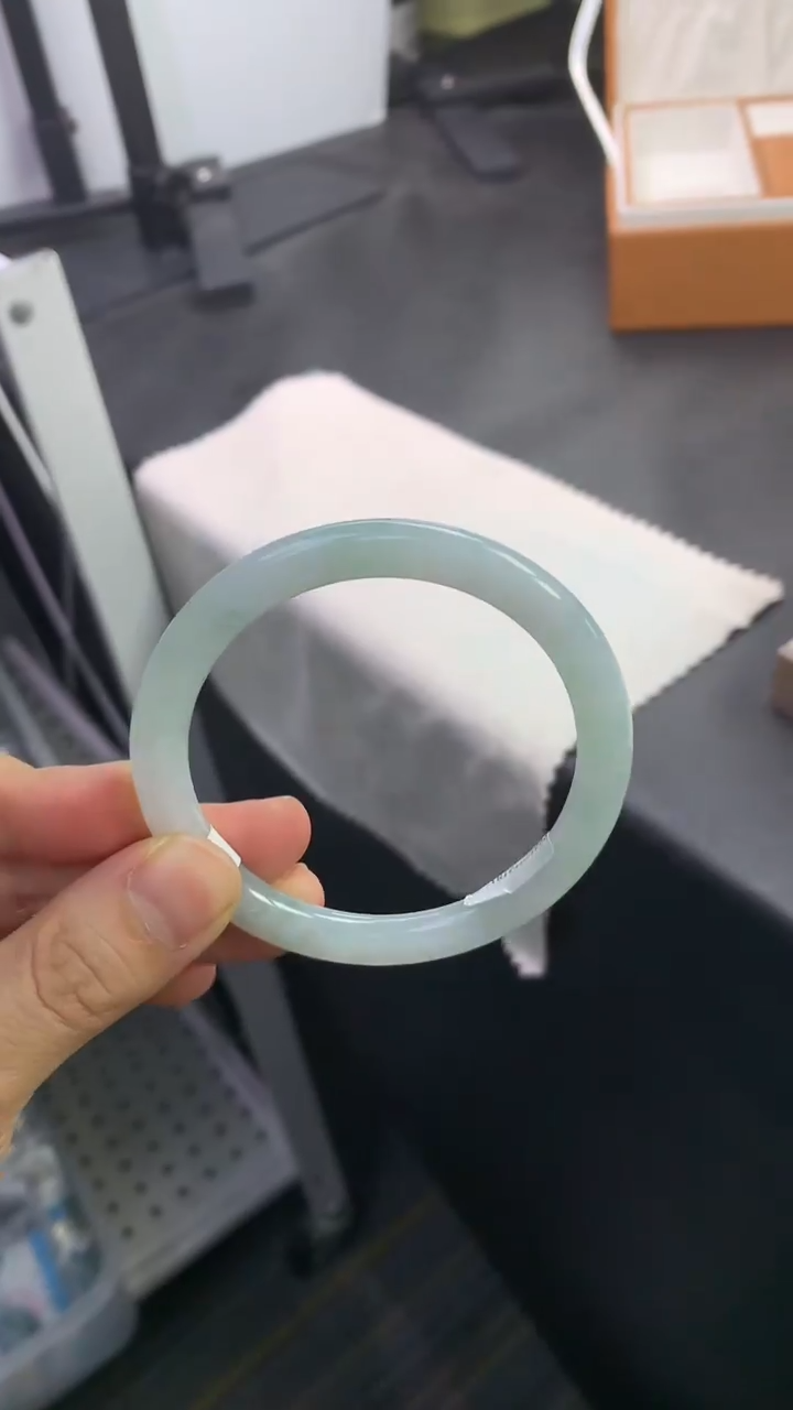 未镶嵌手镯（圆镯）翡翠退货需手镯吊牌标签完好