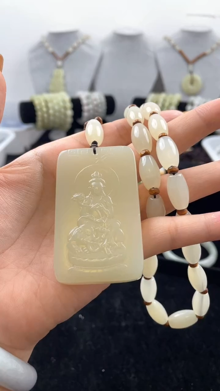 【闪购商品】和田玉吊坠(赠链)未镶嵌天然和田玉双面普贤菩萨吊坠