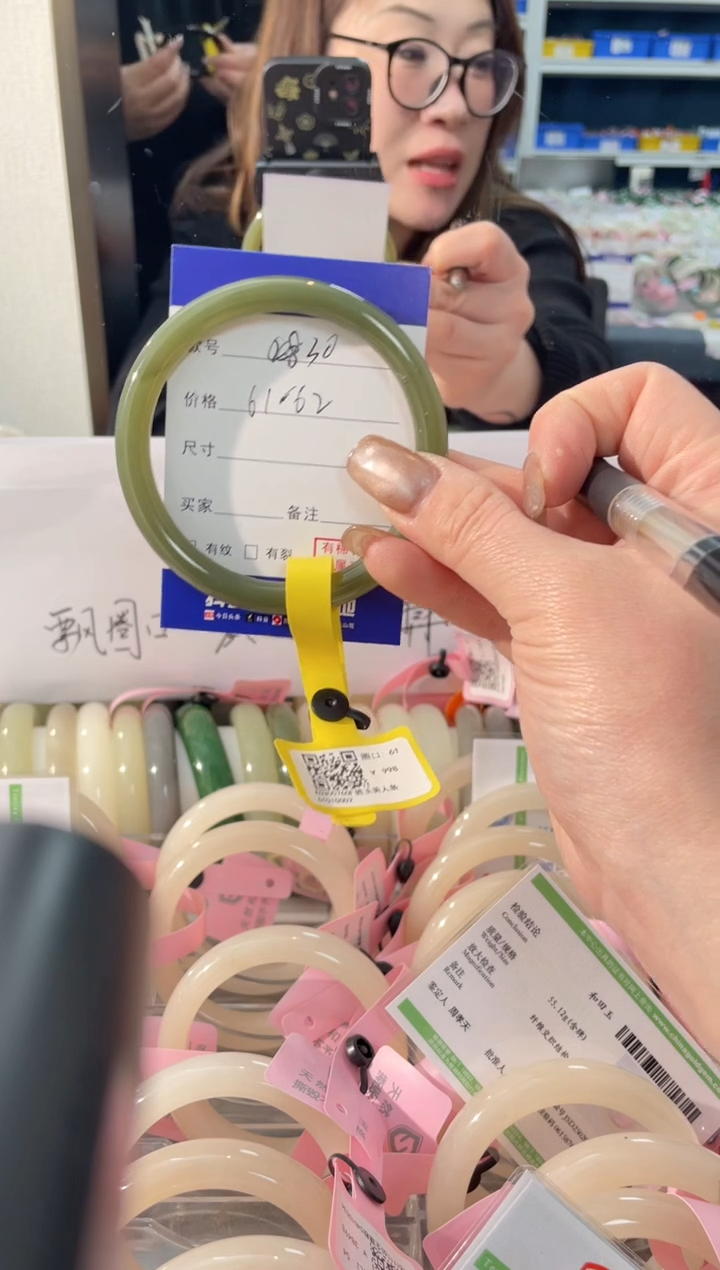 【闪购商品】和田玉手镯未镶嵌30