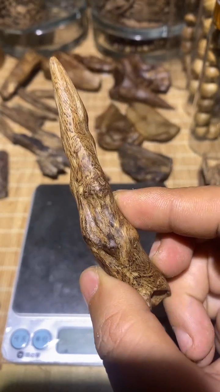 【闪购商品】沉香吊坠惠安原材料留疤8.7克