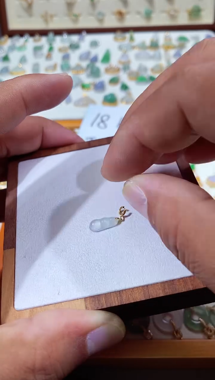 吊坠(不含链)18K金镶嵌翡翠111111