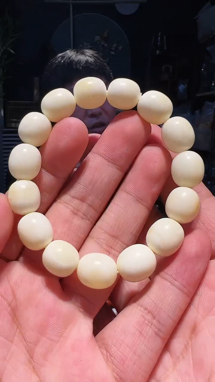 【闪购商品】蜜蜡手串未镶嵌12+(瓷白蜡)