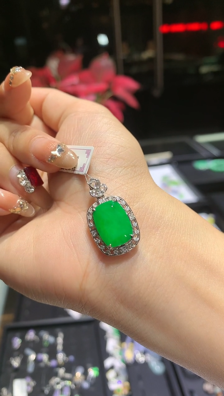 【闪购商品】翡翠吊坠(不含链)18K金镶嵌无事牌