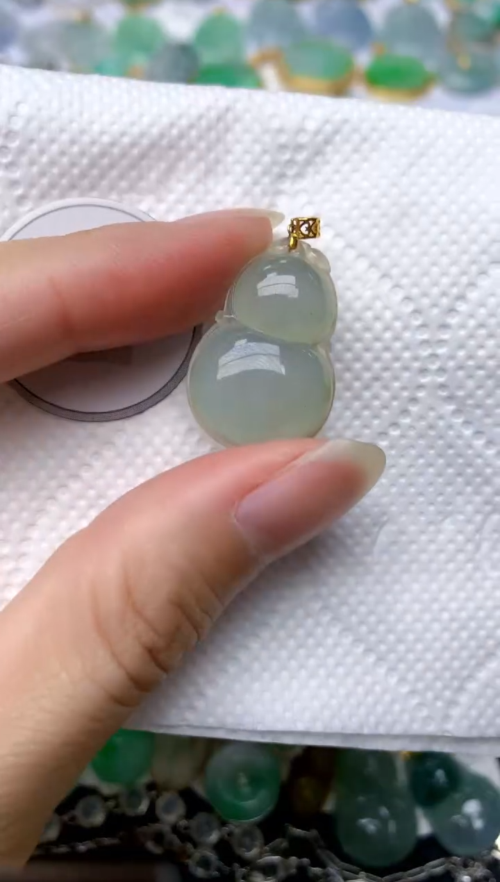 颈饰18K金镶嵌翡翠天然A货翡翠