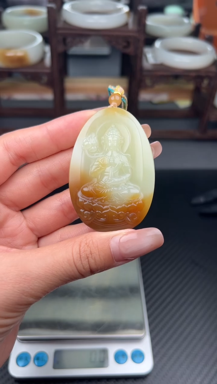 吊坠(赠链)未镶嵌和田玉若羌微色差吊坠