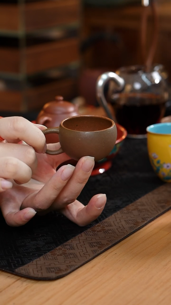 紫砂段泥小圆满杯